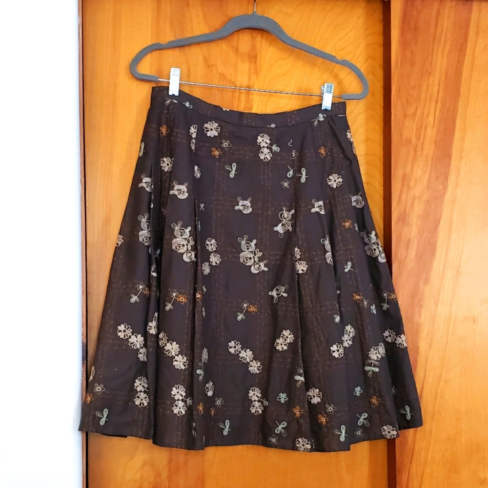 Anne Klein Embroidered Skirt - size 8